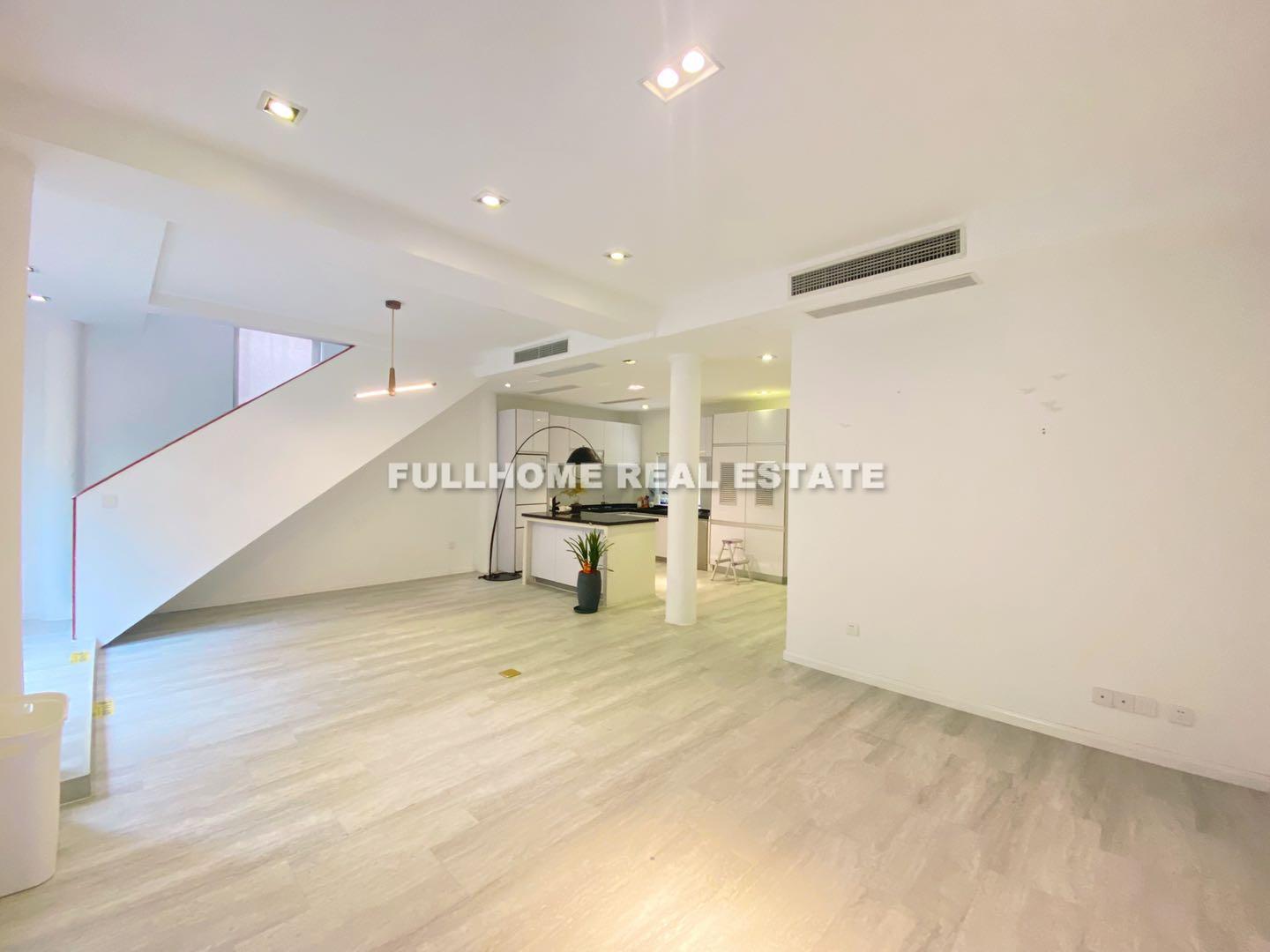 Same compound: Lane 1-1000 West Huaihai Road House, 4 bedrooms in Shanghai