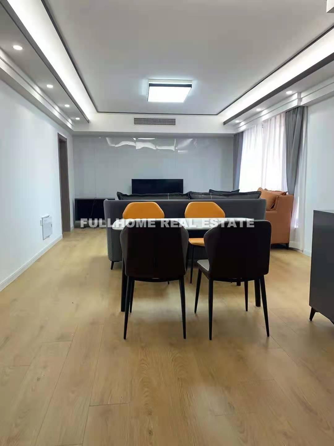 Same compound: Huaihai Xinchengyuan, 3 bedrooms in Shanghai