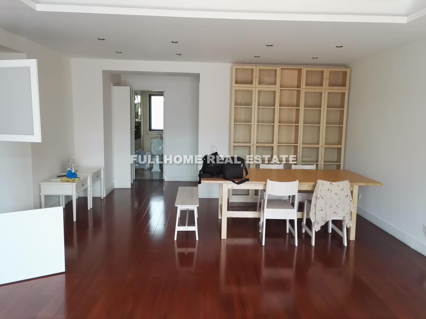 Same compound: Kingswell Garden, 3 bedrooms in Shanghai