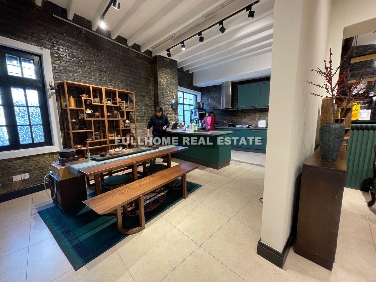 Similar property: Lane 1000-1500 Xinzha Road Old House	, 6 bedrooms, 260 sqm in Shanghai