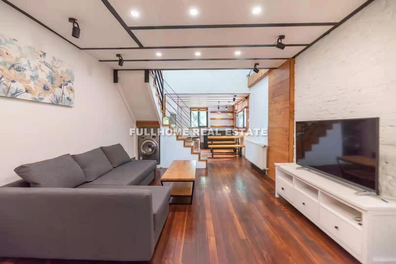 Lane 500-1200 Middle Yanan Road Old House - 2 bedroom apartment in Shanghai, Jing An, Downtown
