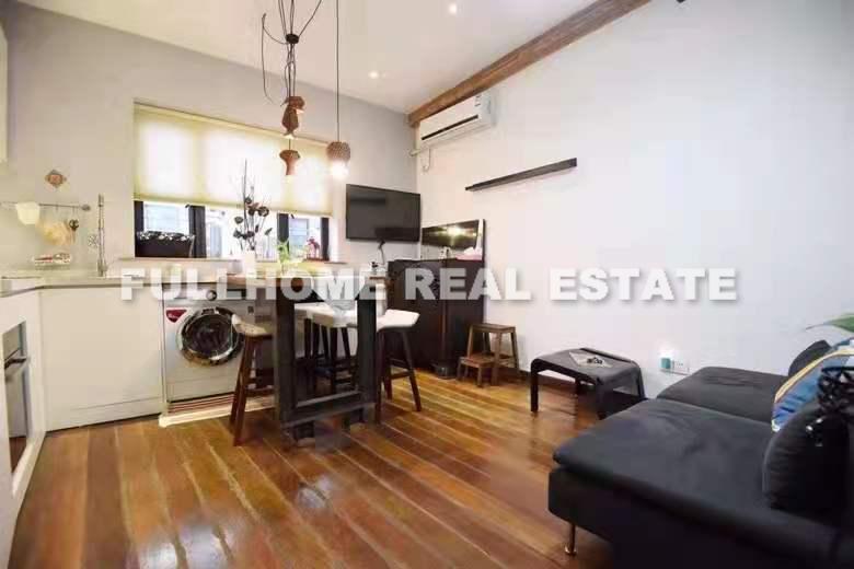 Lane 1-1000 Weihai Road Old House - 1 bedroom apartment in Shanghai, , 