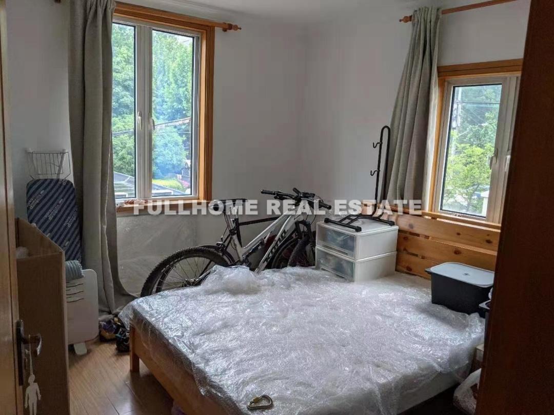 Same compound: Wuyuan Apartment, 3 bedrooms in Shanghai