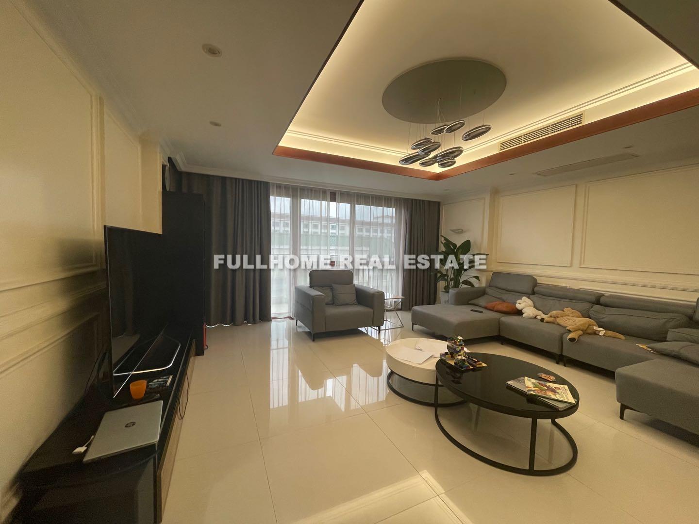 Same compound: Sassoon Park Garden, 4 bedrooms in Shanghai