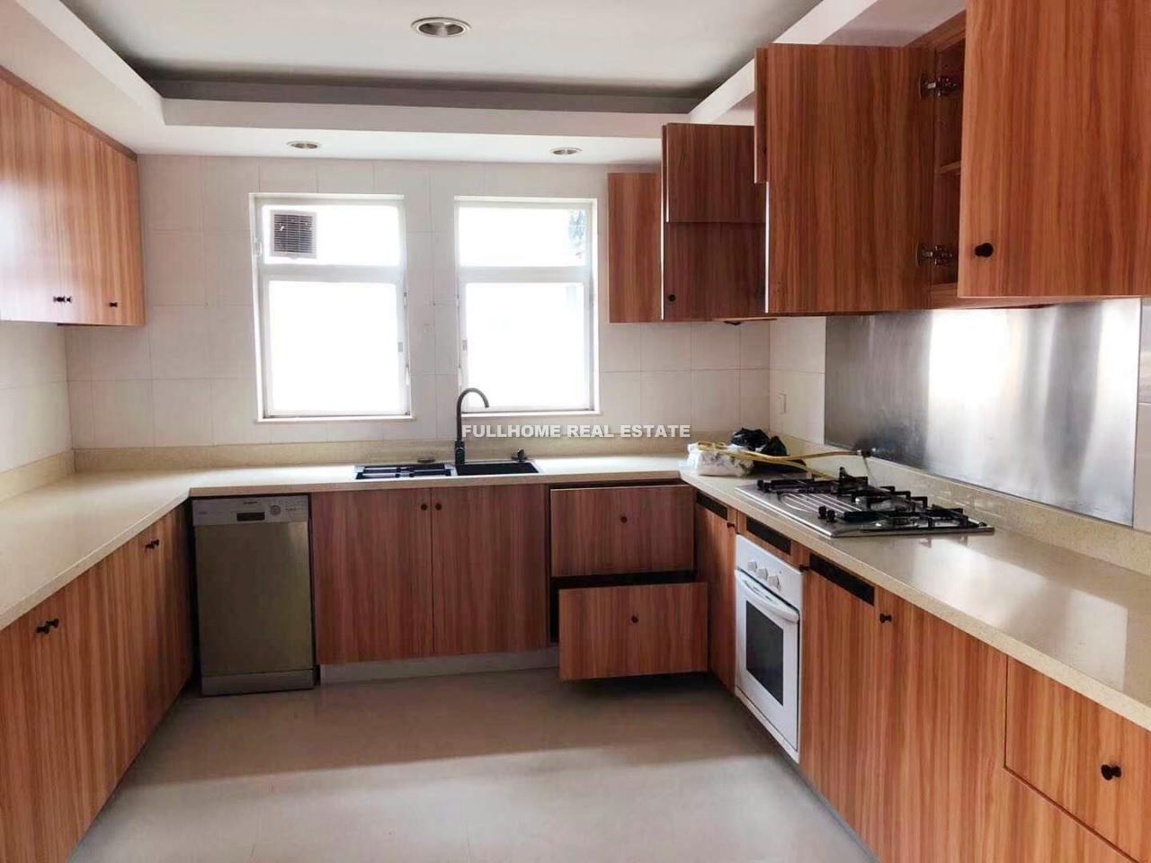 Same compound: Golden Lake Garden, 5 bedrooms in Guangzhou