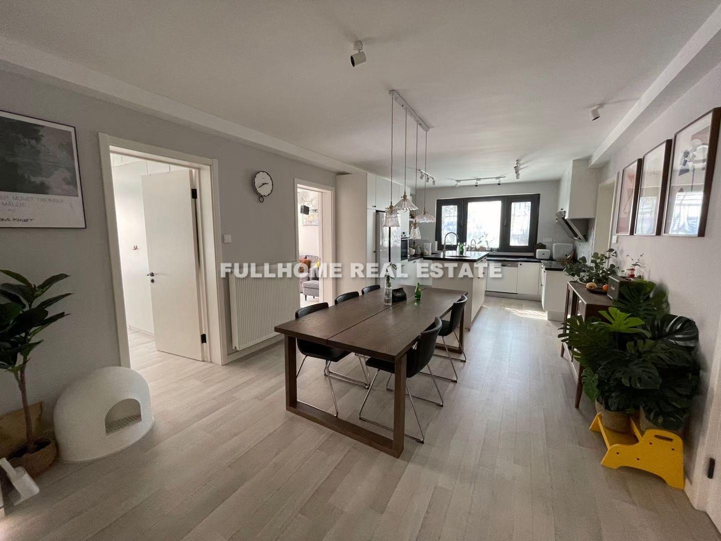 Same compound: An Long Apartment, 3 bedrooms in Shanghai