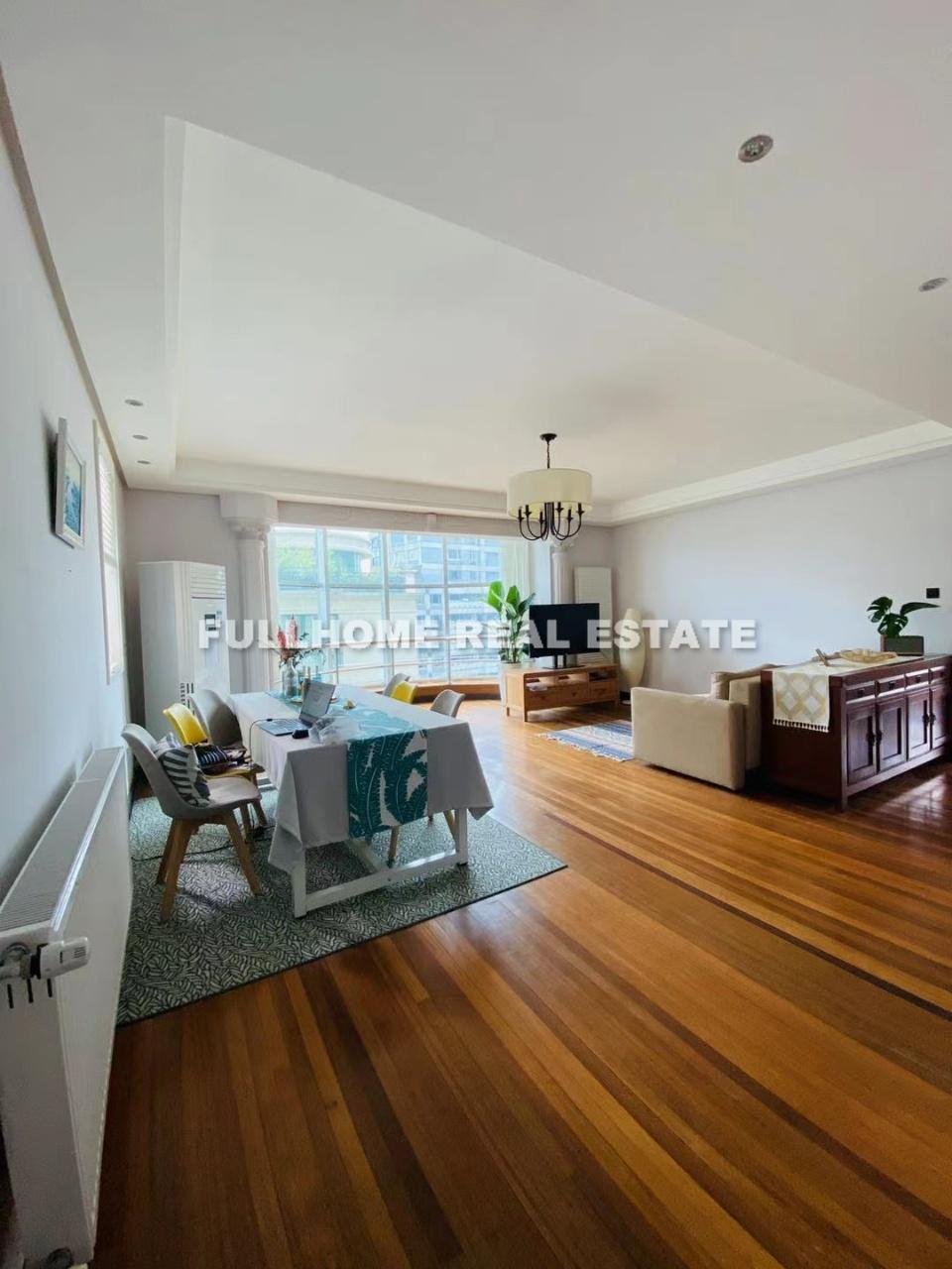 Same compound: Royal Garden, 3 bedrooms in Shanghai