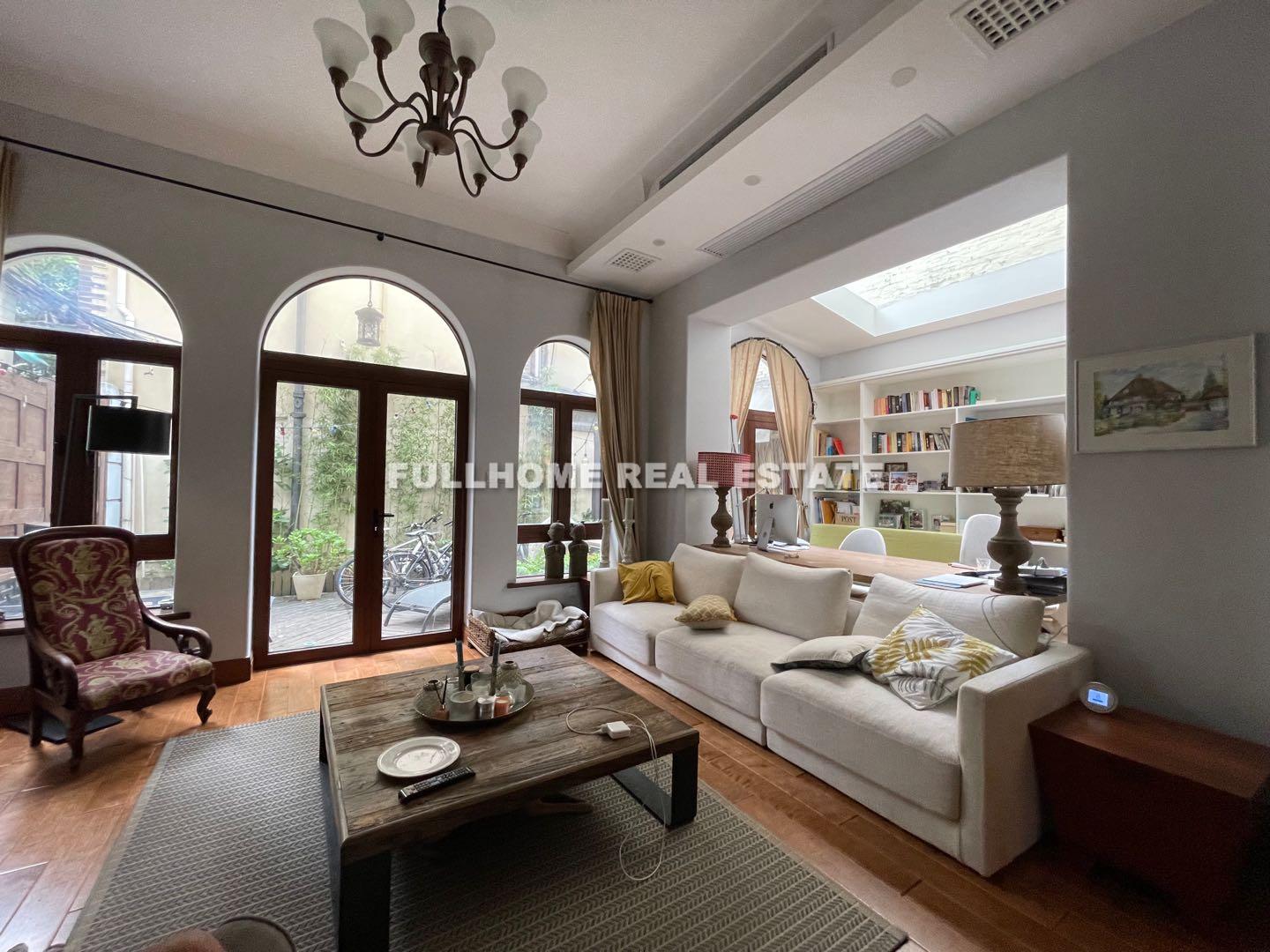 Similar property: Lane 401-800 Changle Road Old House	, 5 bedrooms, 227 sqm in Shanghai