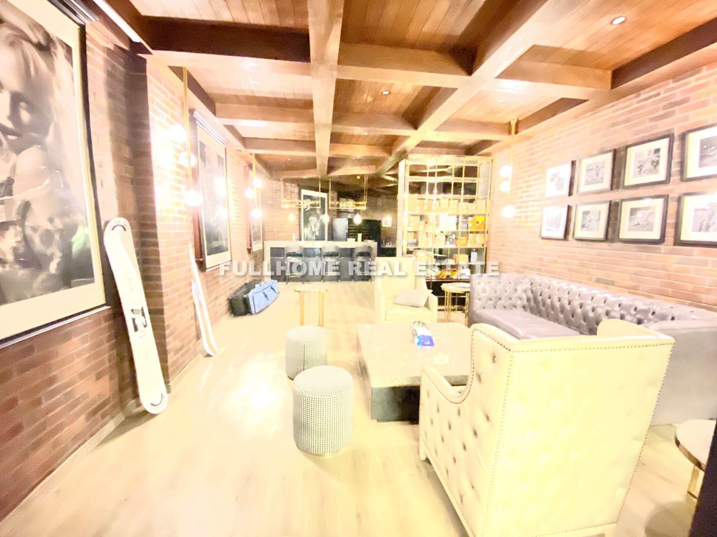 Same compound: Park Apartment, 2 bedrooms in Shanghai