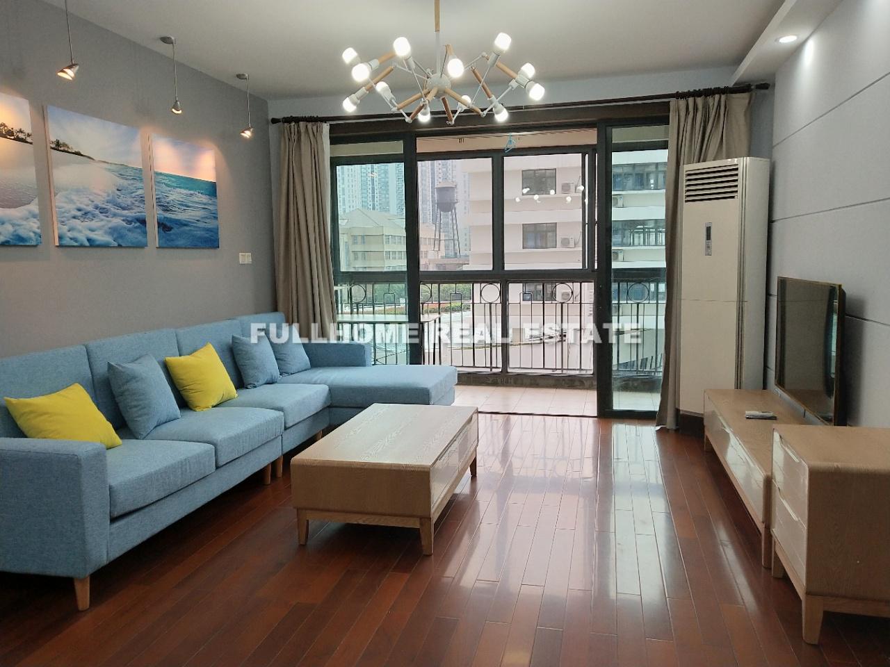 Zhong Yuan Liang Wan Cheng - 3 bedroom apartment in Shanghai, Putuo, Downtown