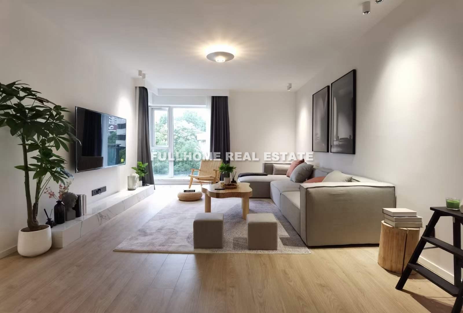 Same compound: Tai Rong Yuan, 3 bedrooms in Shanghai
