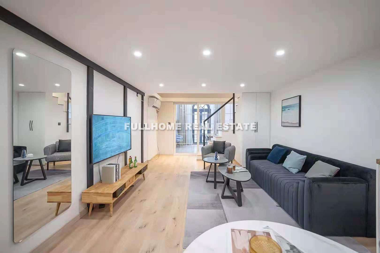 Same compound: Lane 1-500 Second Shimen Road Old House, 2 bedrooms in Shanghai