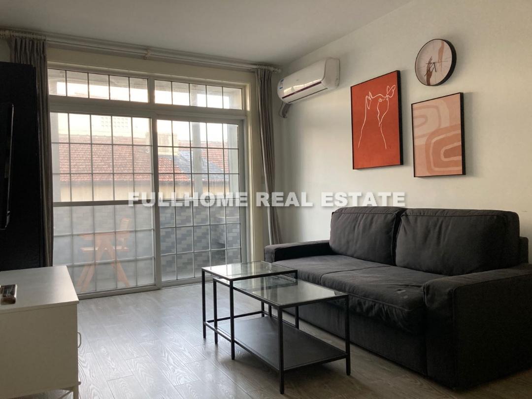 Same compound: Lane 1-100 Fenyang Road Old House, 1 bedrooms in Shanghai