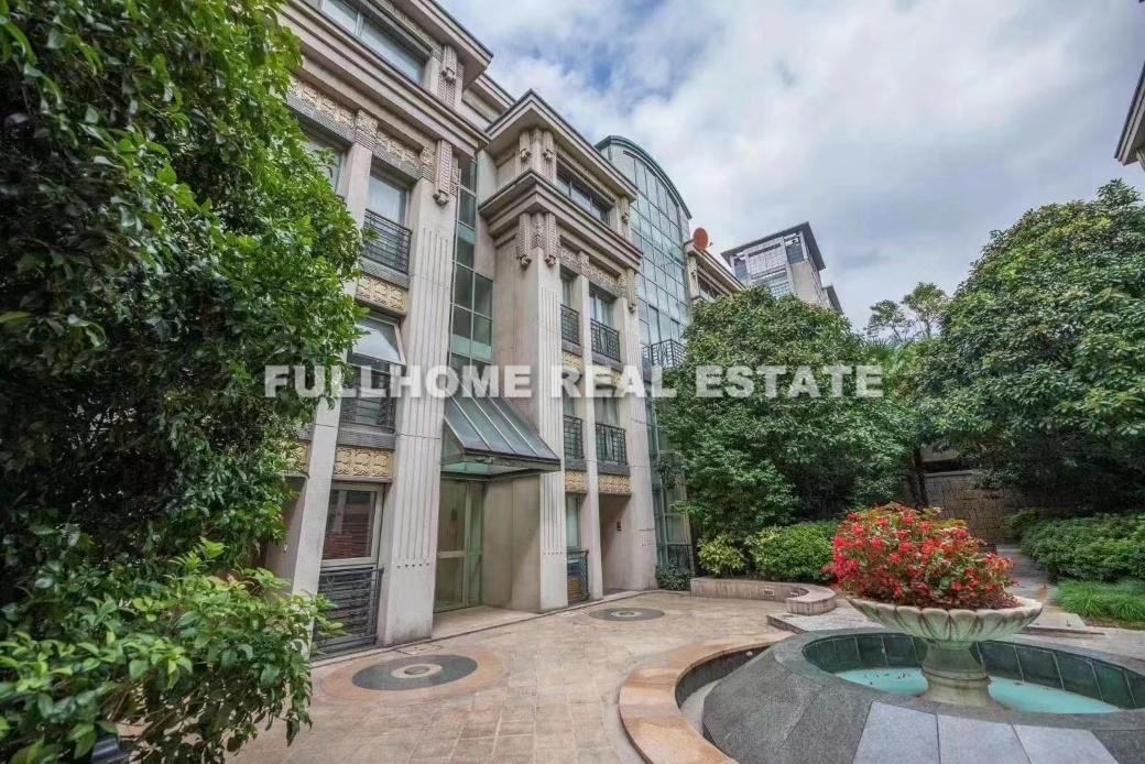 Same compound: Baroque Palace, 4 bedrooms in Shanghai