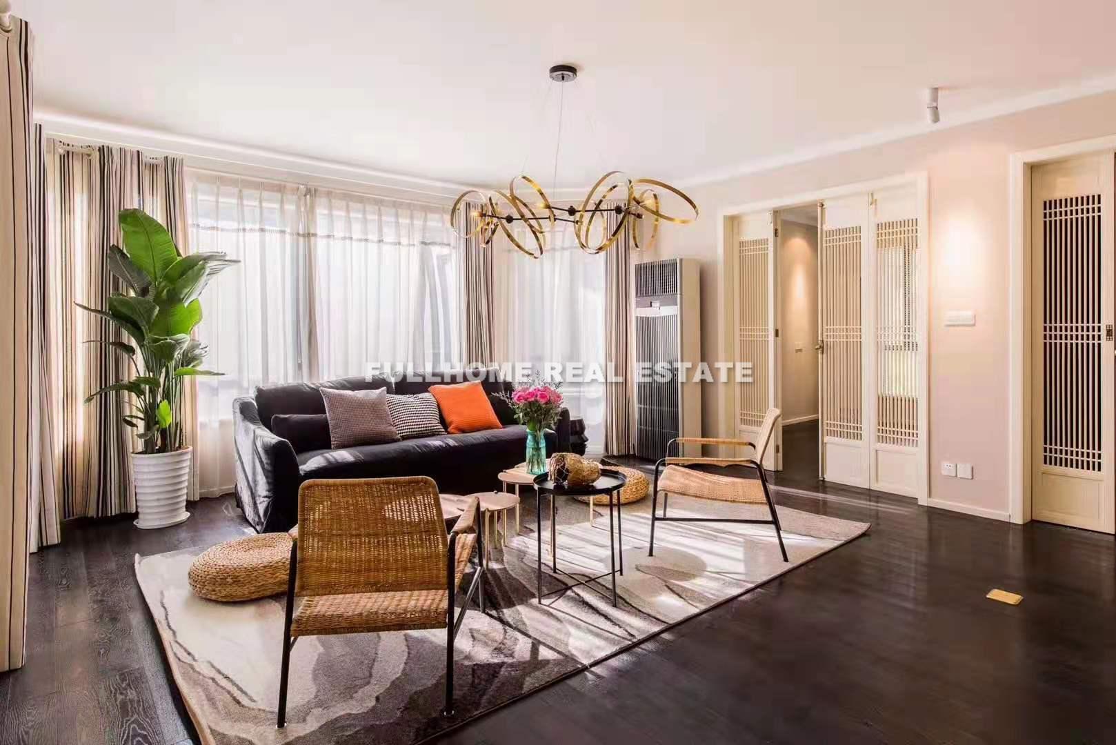 Contemporary Aqua Garden - 3 bedroom apartment in Shanghai, Century Park and Lianyang, Pudong
