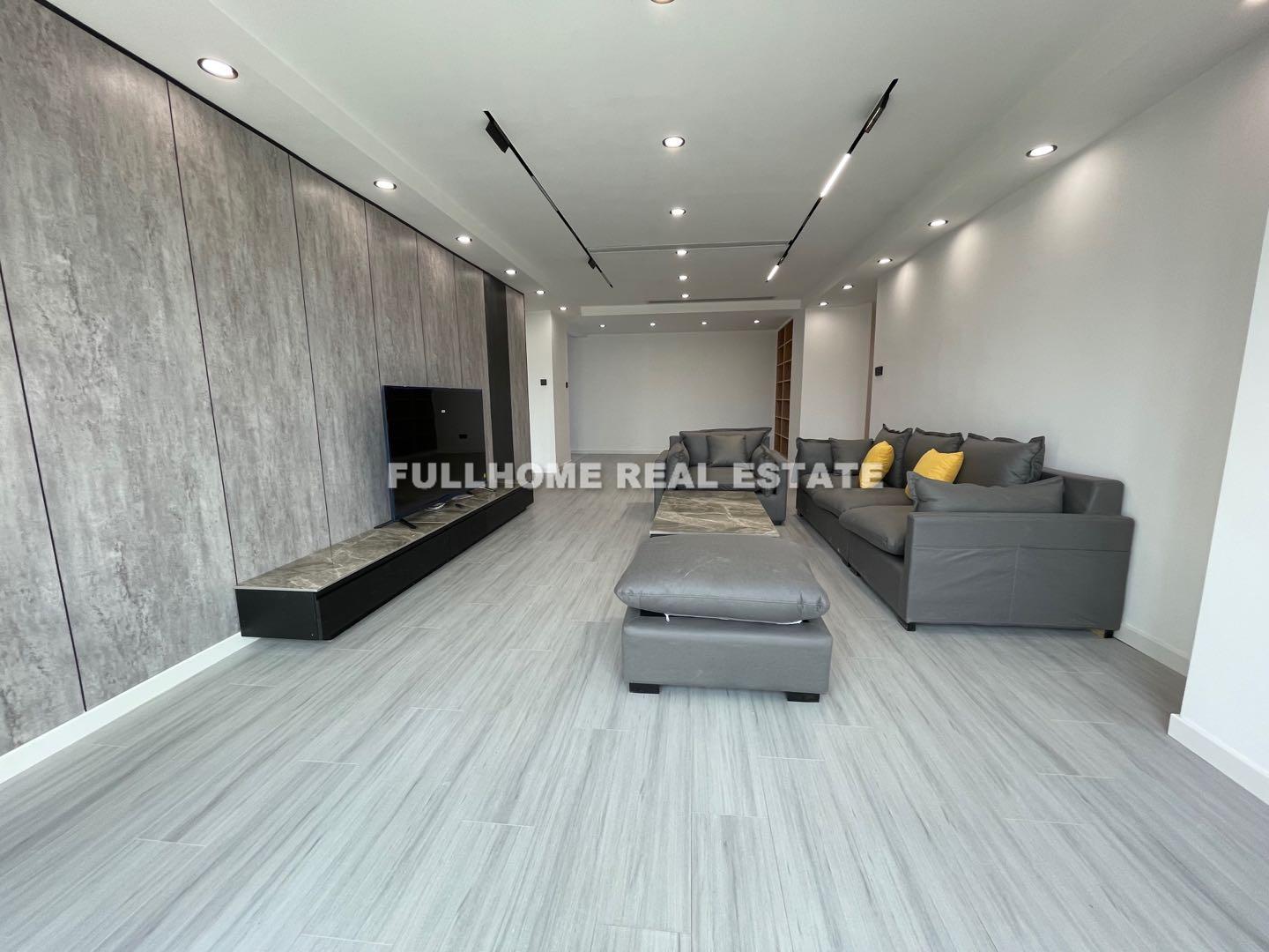 Similar property: Fa Hua Men Mansion, 3 bedrooms, 193 sqm in Shanghai