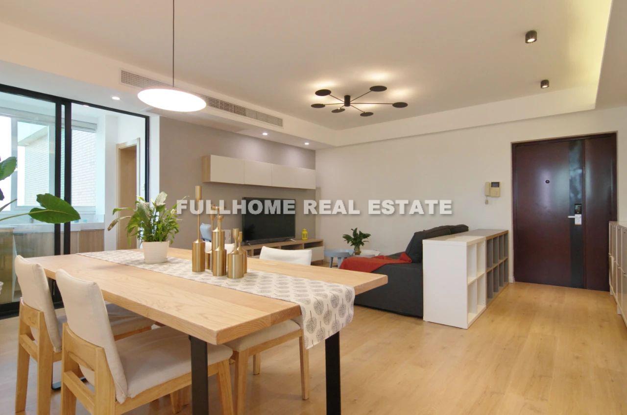 Same compound: Yi Ping Ming Ren, 2 bedrooms in Shanghai