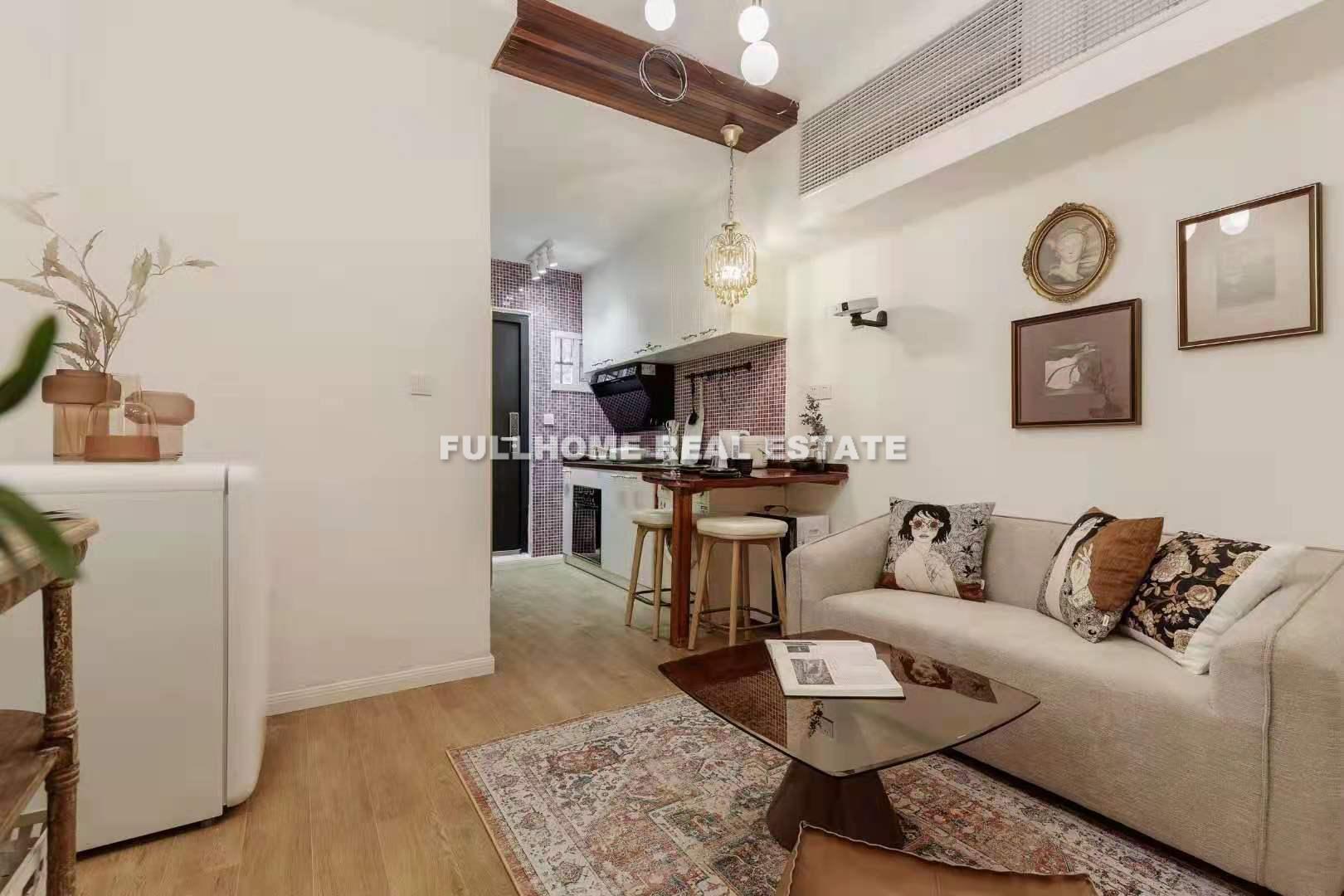 Same compound: Lane 1-500 South Chongqing Road Old House, 1 bedrooms in Shanghai