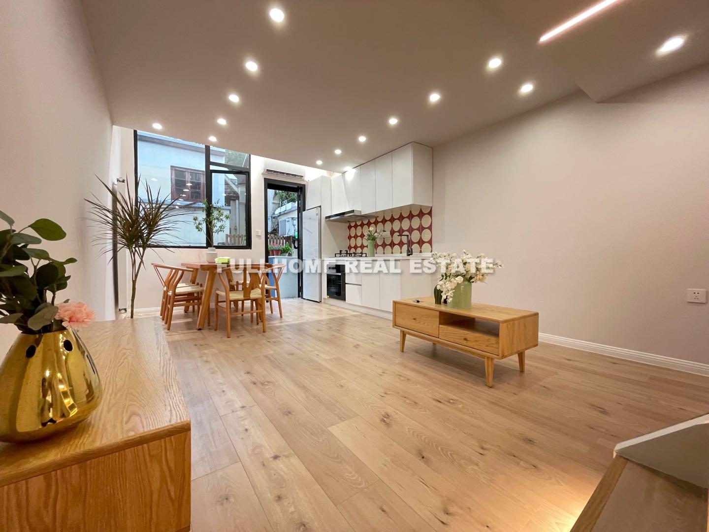 Lane 1-500 Middle Wulumuqi Old House - 3 bedroom apartment in Shanghai, FFC, Downtown