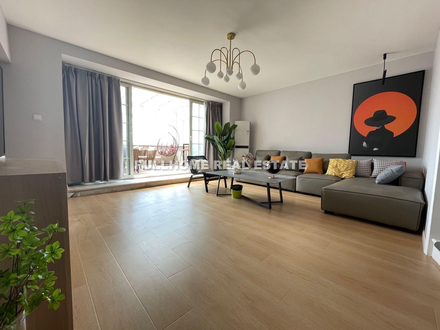 Same compound: Lao Xi Men International Plaza, 6 bedrooms in Shanghai