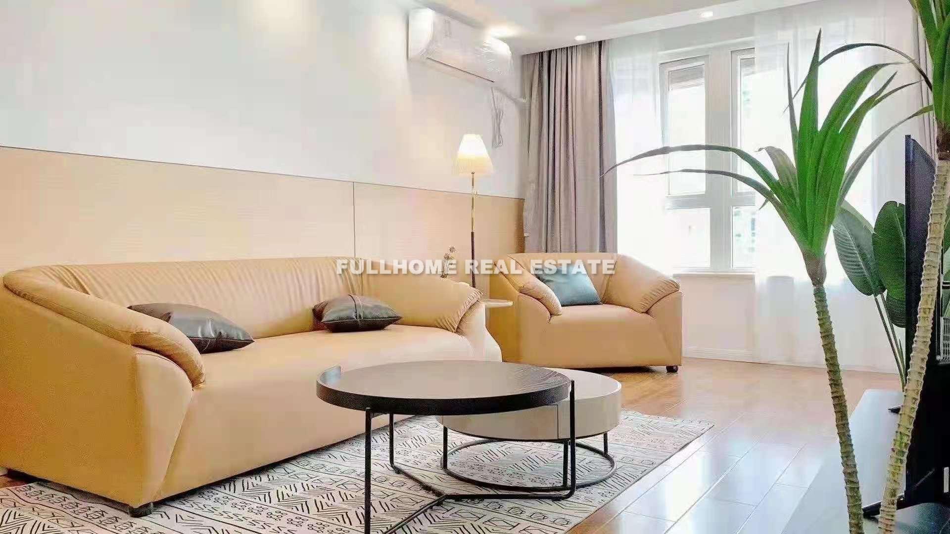 Weihaiyuan - 3 bedroom apartment in Shanghai, People Square, Downtown