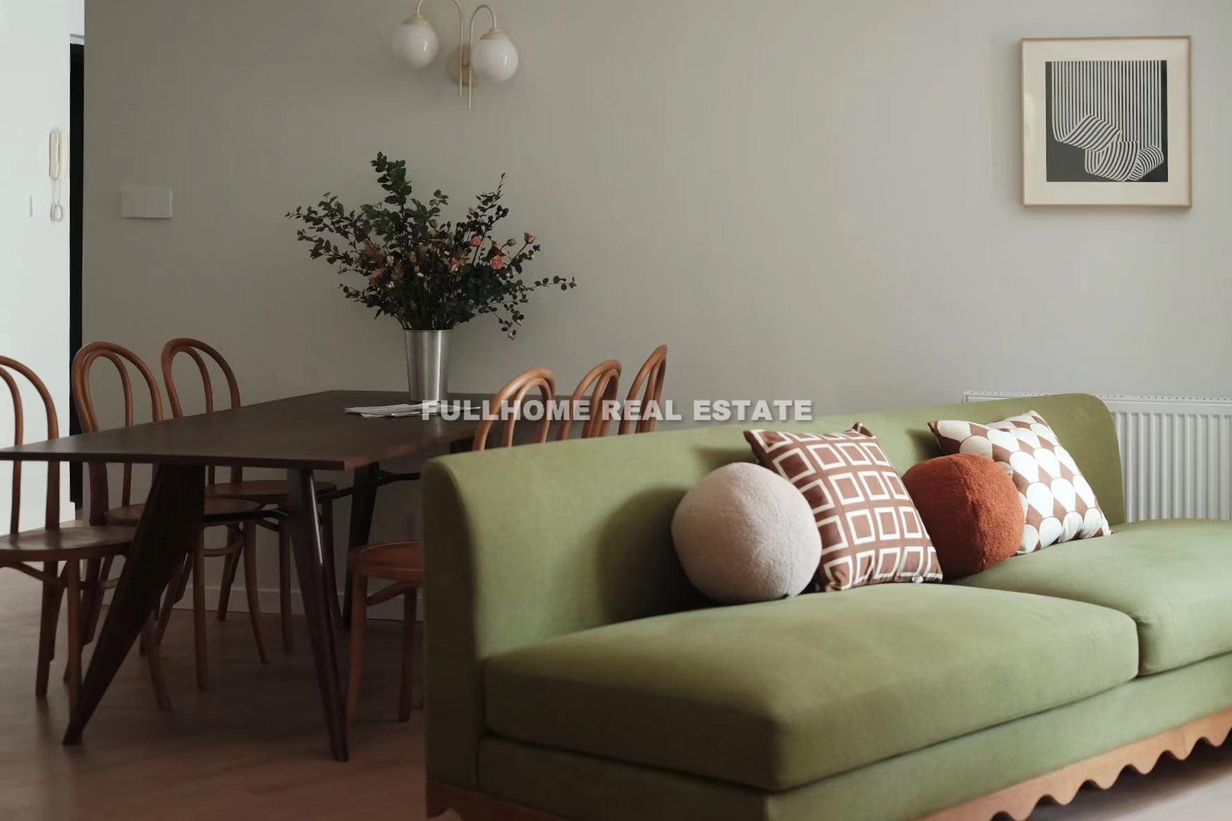 Shenyin Development Building - 3 bedroom apartment in Shanghai, Jing An, Downtown