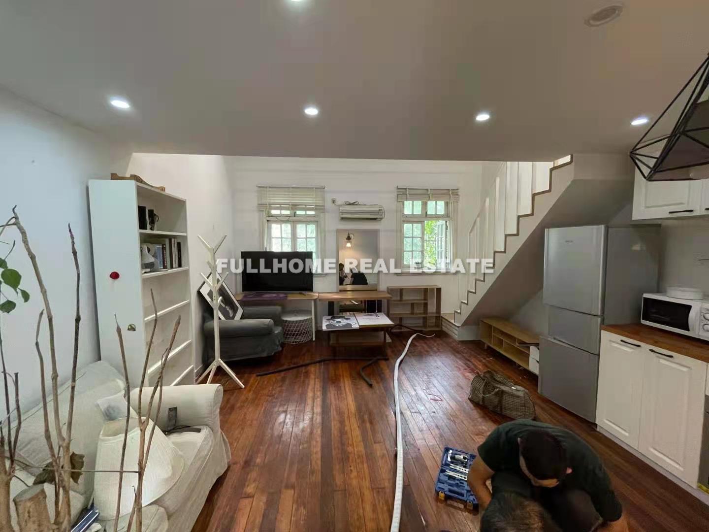 Same compound: Lane 1-100 Shaoxing Road Old House, 2 bedrooms in Shanghai