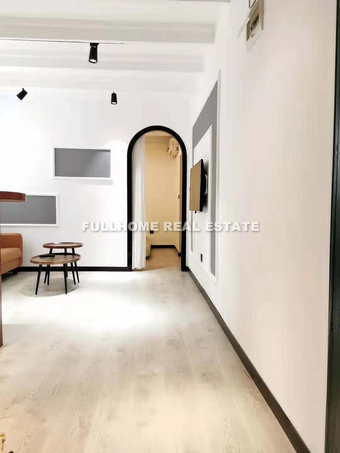 Same compound: Lane 1-200 Yanqing Road Old House, 1 bedrooms in Shanghai