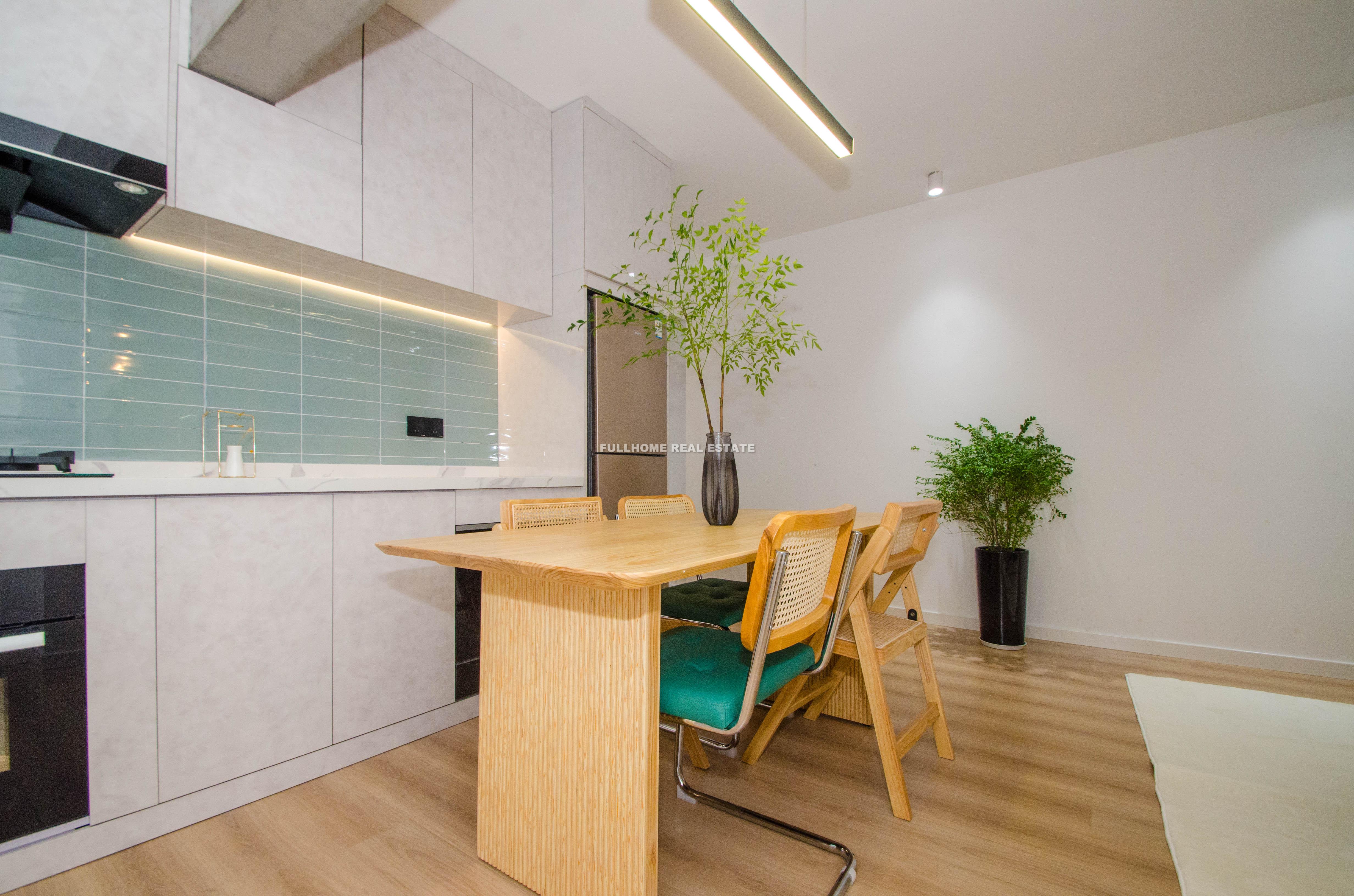 Same compound: Huatong Apartment, 3 bedrooms in Shanghai
