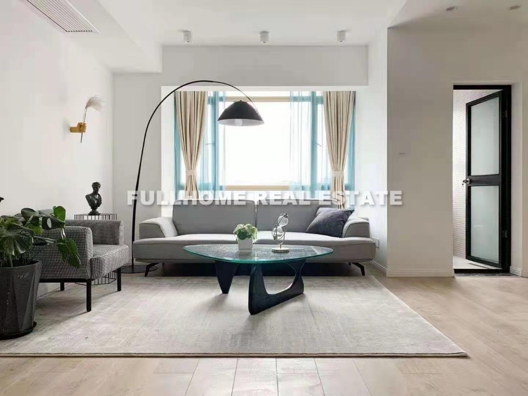 Same compound: Hongqiao International Mansion, 2 bedrooms in Shanghai