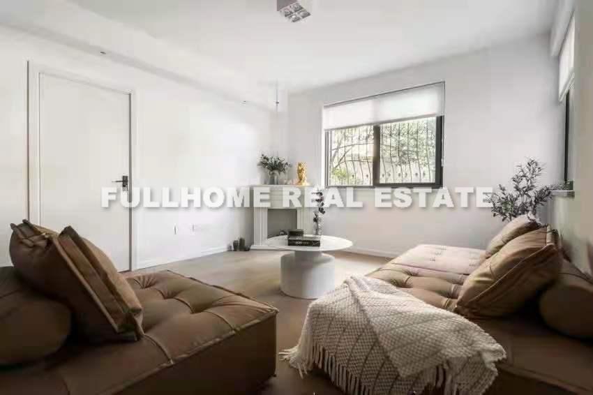 Same compound: XinHua MingMen, 3 bedrooms in Shanghai
