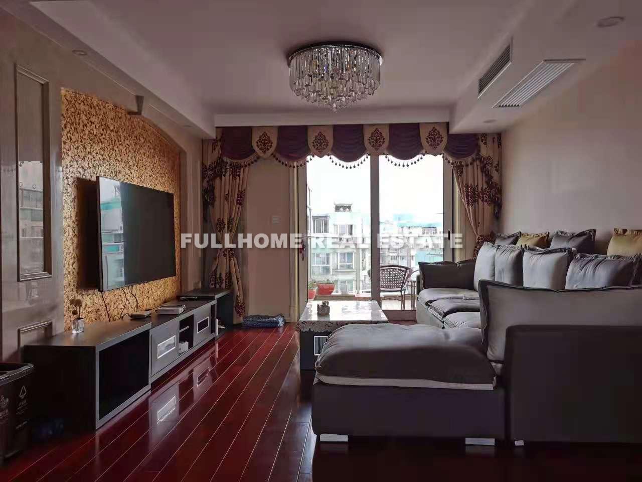 Same compound: Shi Ji Zhi Chun, 6 bedrooms in Shanghai