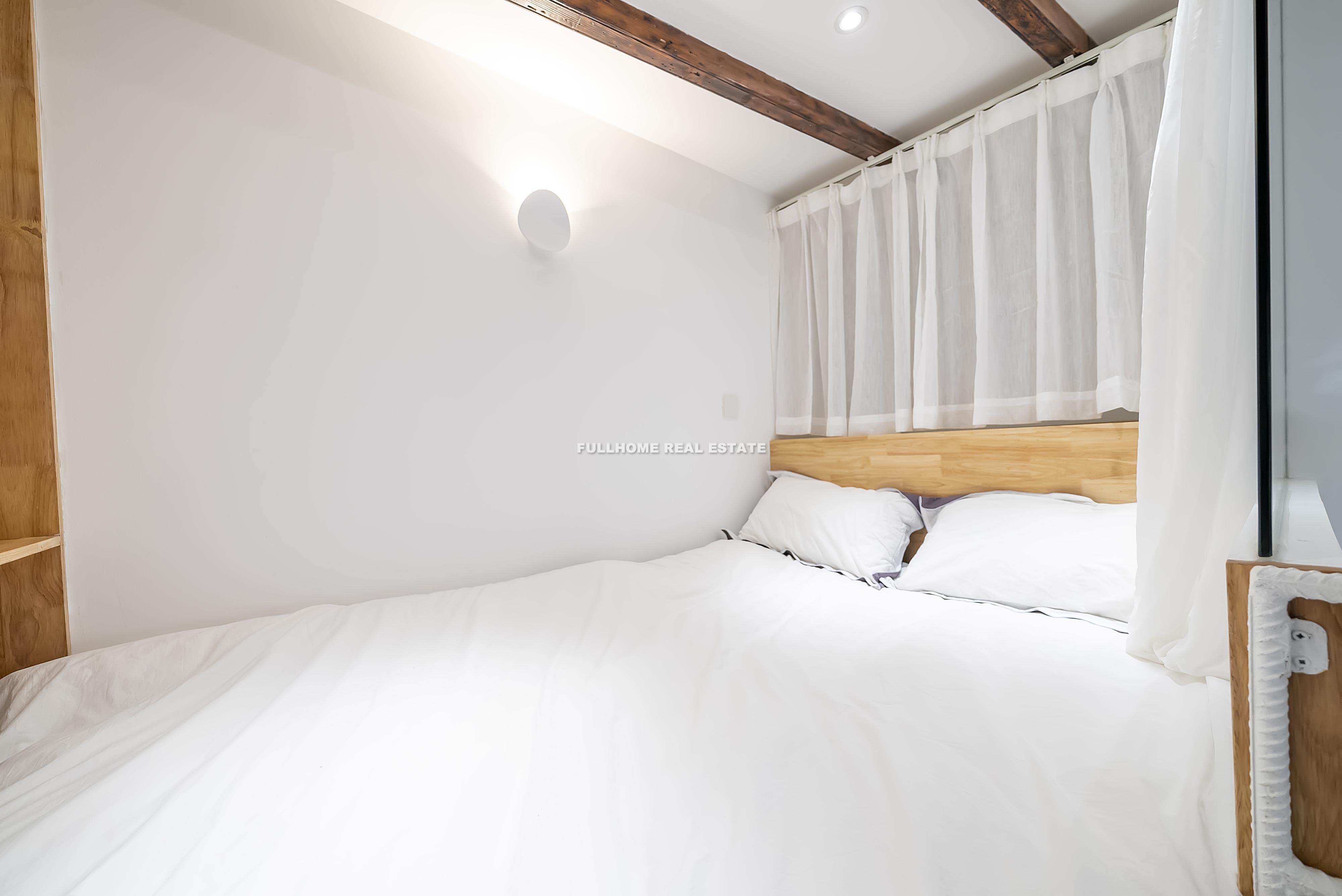 Same compound: Lane 1-500 North Chengdu Old House, 1 bedrooms in Shanghai