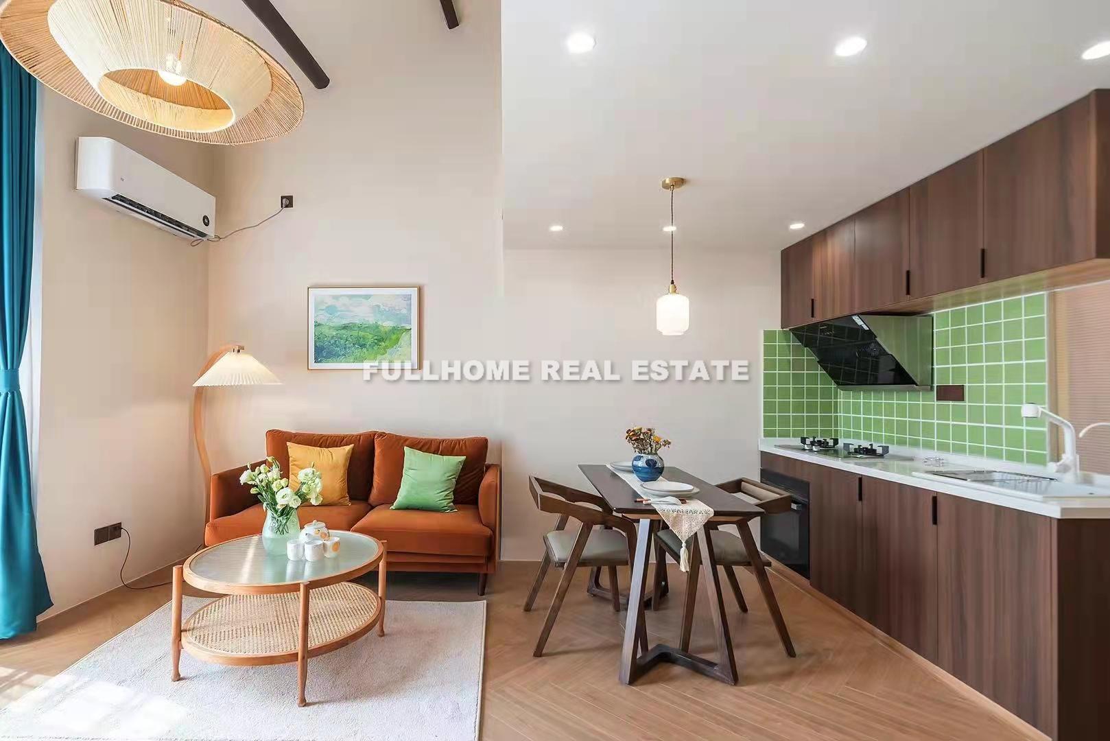 Same compound: Lane 1-400 Julu Road Old House	, 1 bedrooms in Shanghai