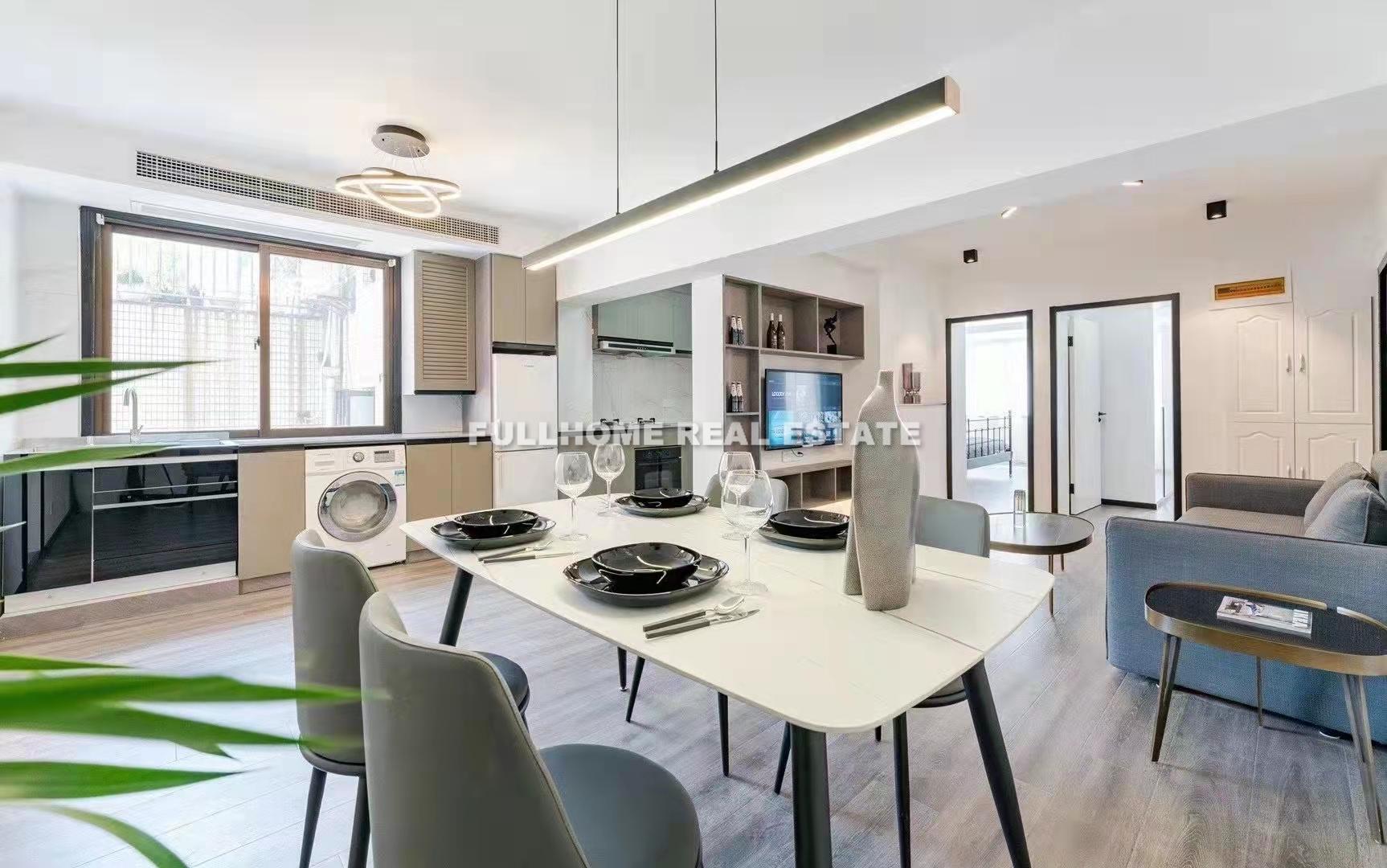 Same compound: Bao Cheng Building, 3 bedrooms in Shanghai
