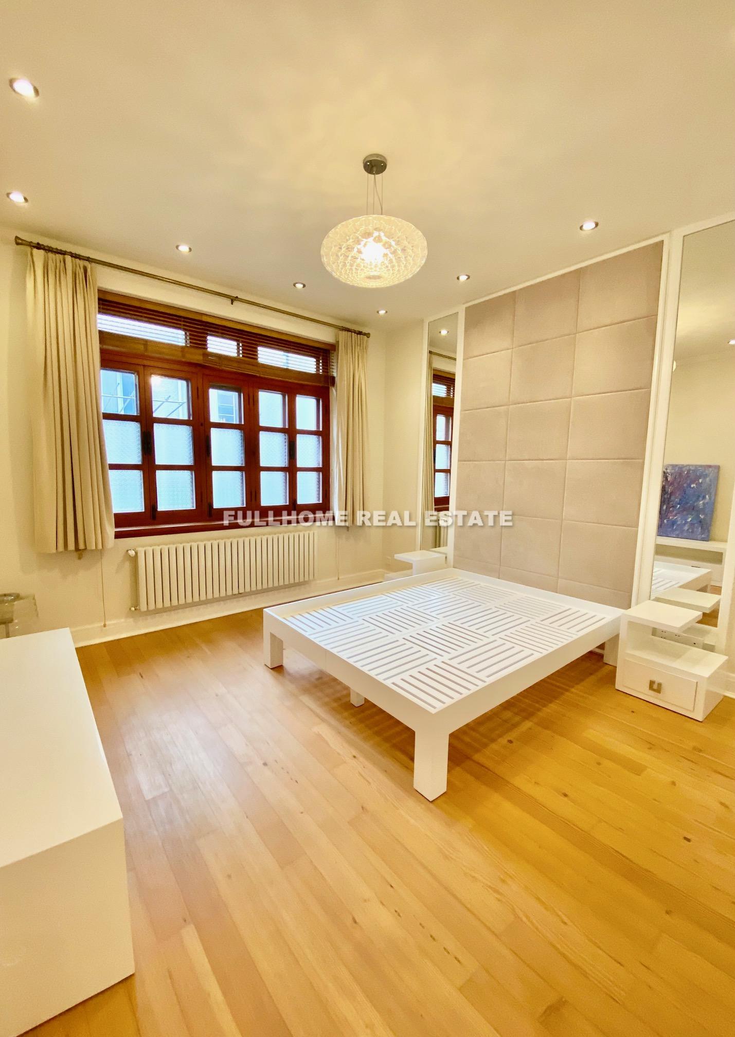 Lane 1-3000 West Yan An Road Old House - 3 bedroom apartment in Shanghai, Downtown, Downtown
