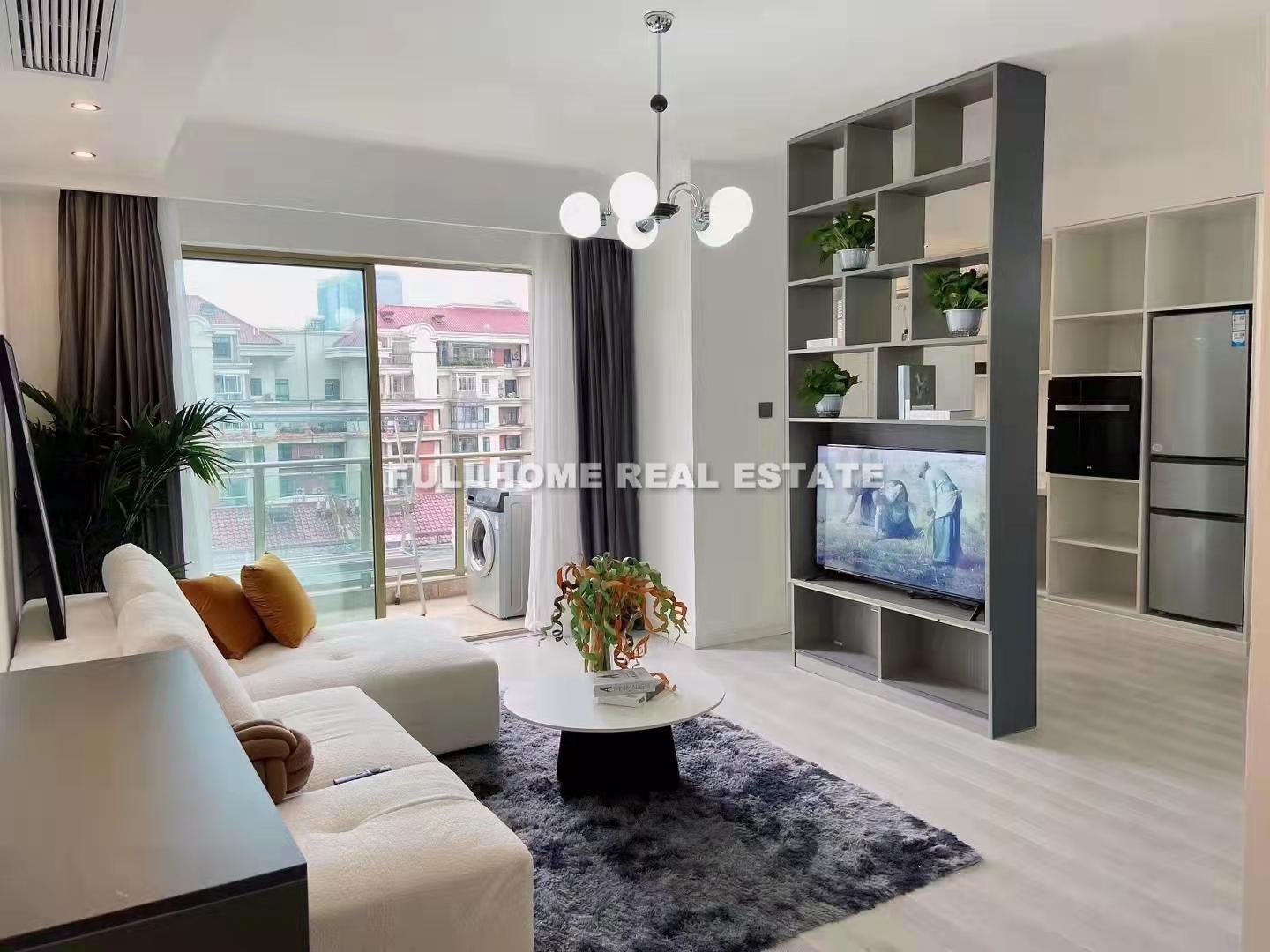Same compound: Hongqiao International Mansion, 2 bedrooms in Shanghai