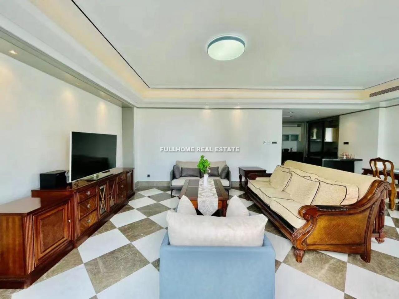 Same compound: Woods Apartment, 4 bedrooms in Shenzhen
