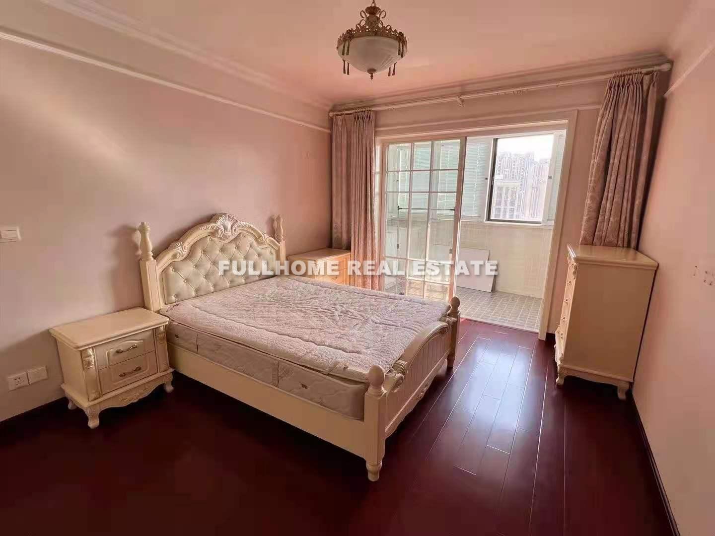 Same compound: Lao Xi Men International Plaza, 2 bedrooms in Shanghai