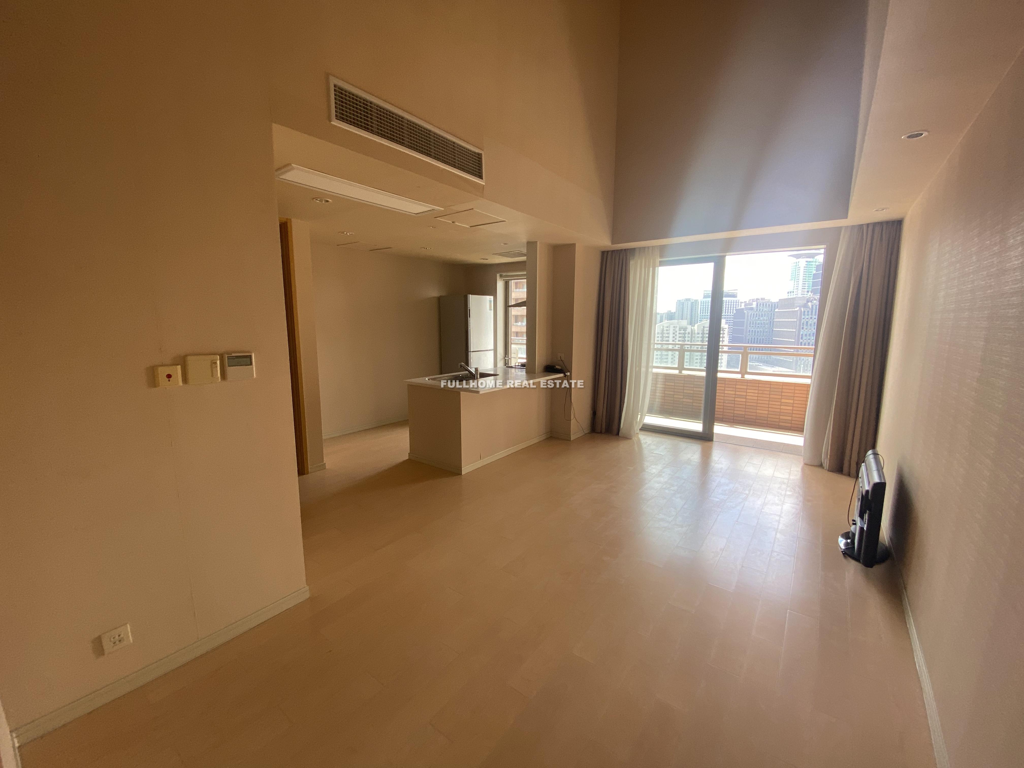 Same compound: Donghe Apartment, 2 bedrooms in Shanghai