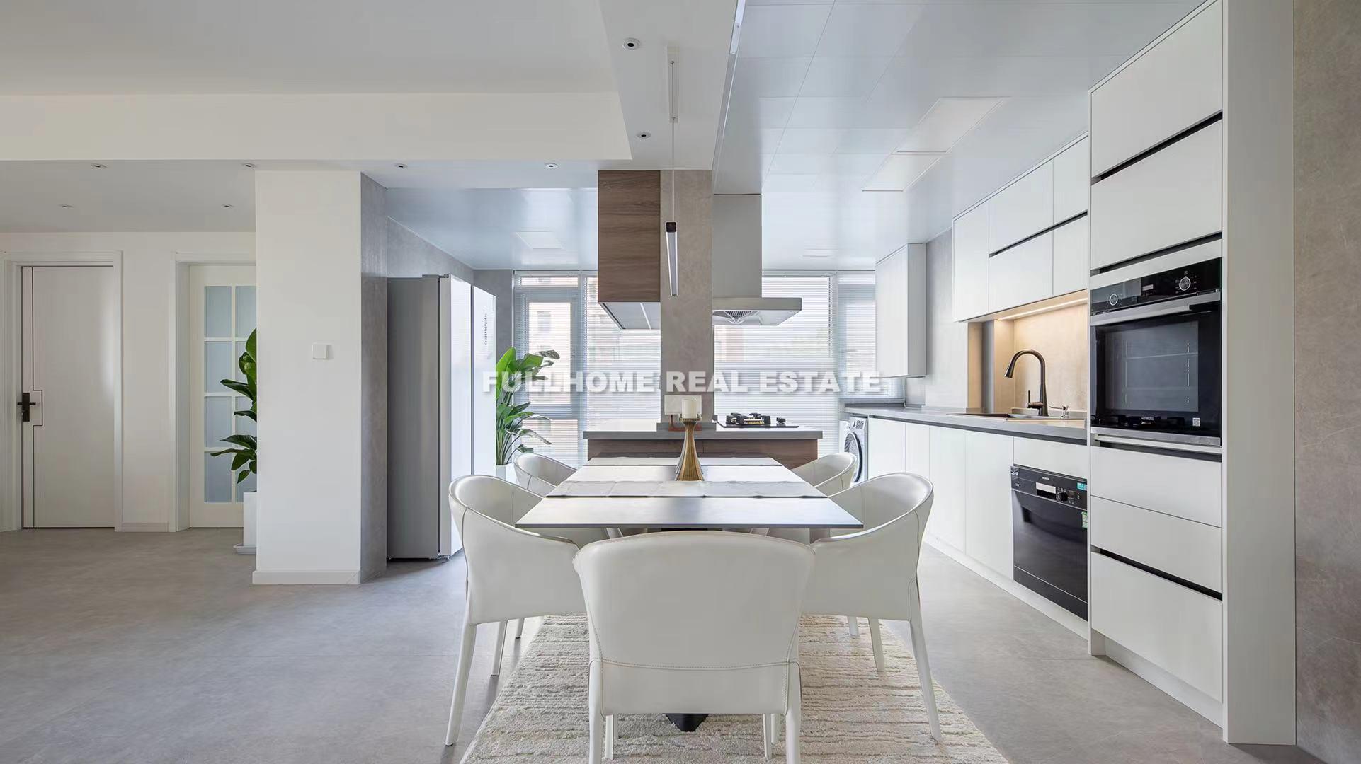 Ge Lin Shi Jie - 4 bedroom apartment in Shanghai, Jiading, Suburb