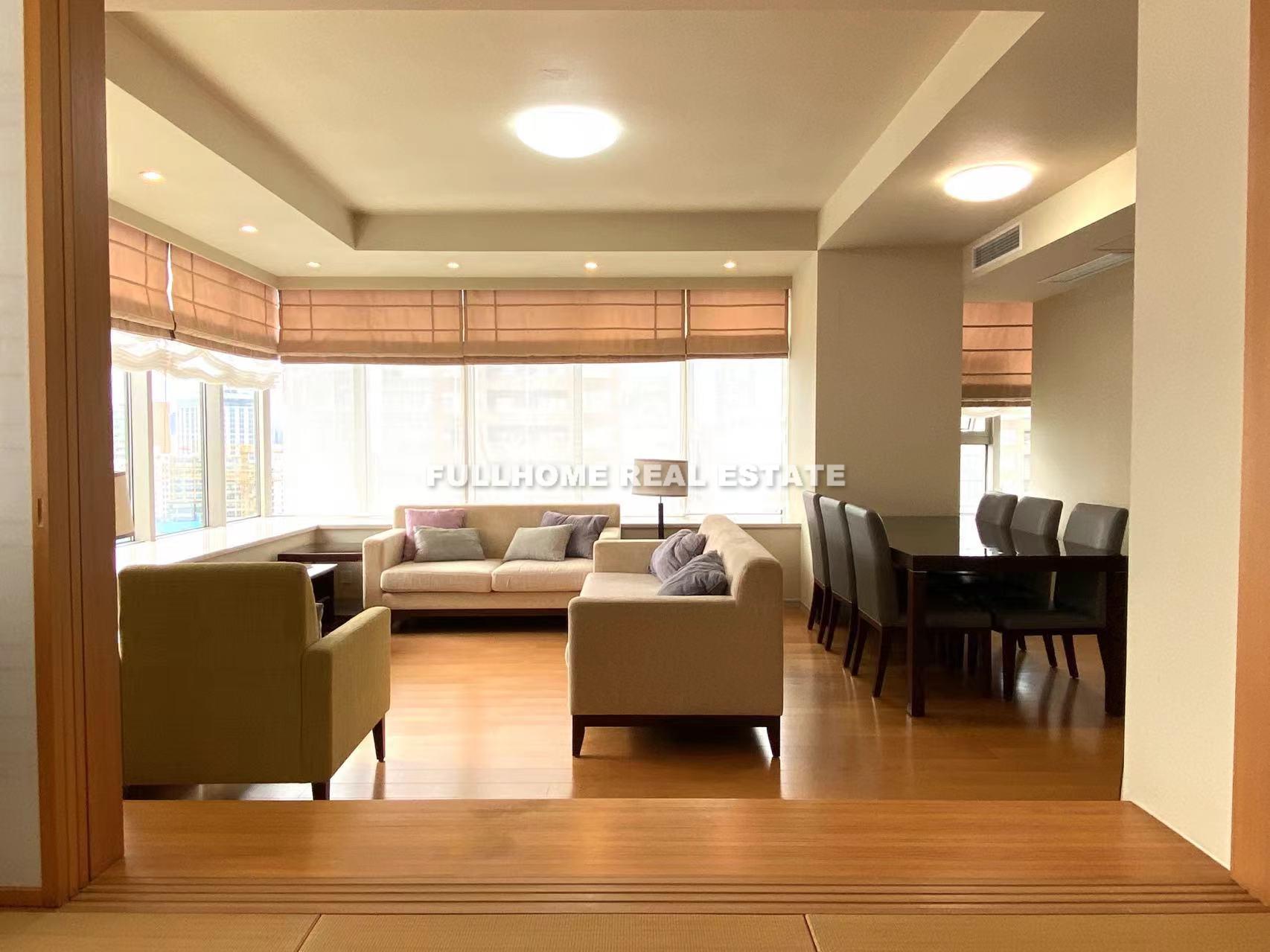 Same compound: Donghe Apartment, 3 bedrooms in Shanghai