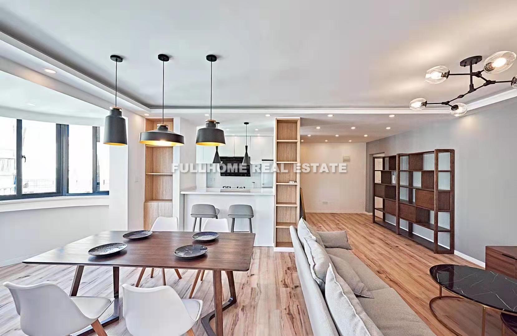 Same compound: Century Gate, 2 bedrooms in Shanghai