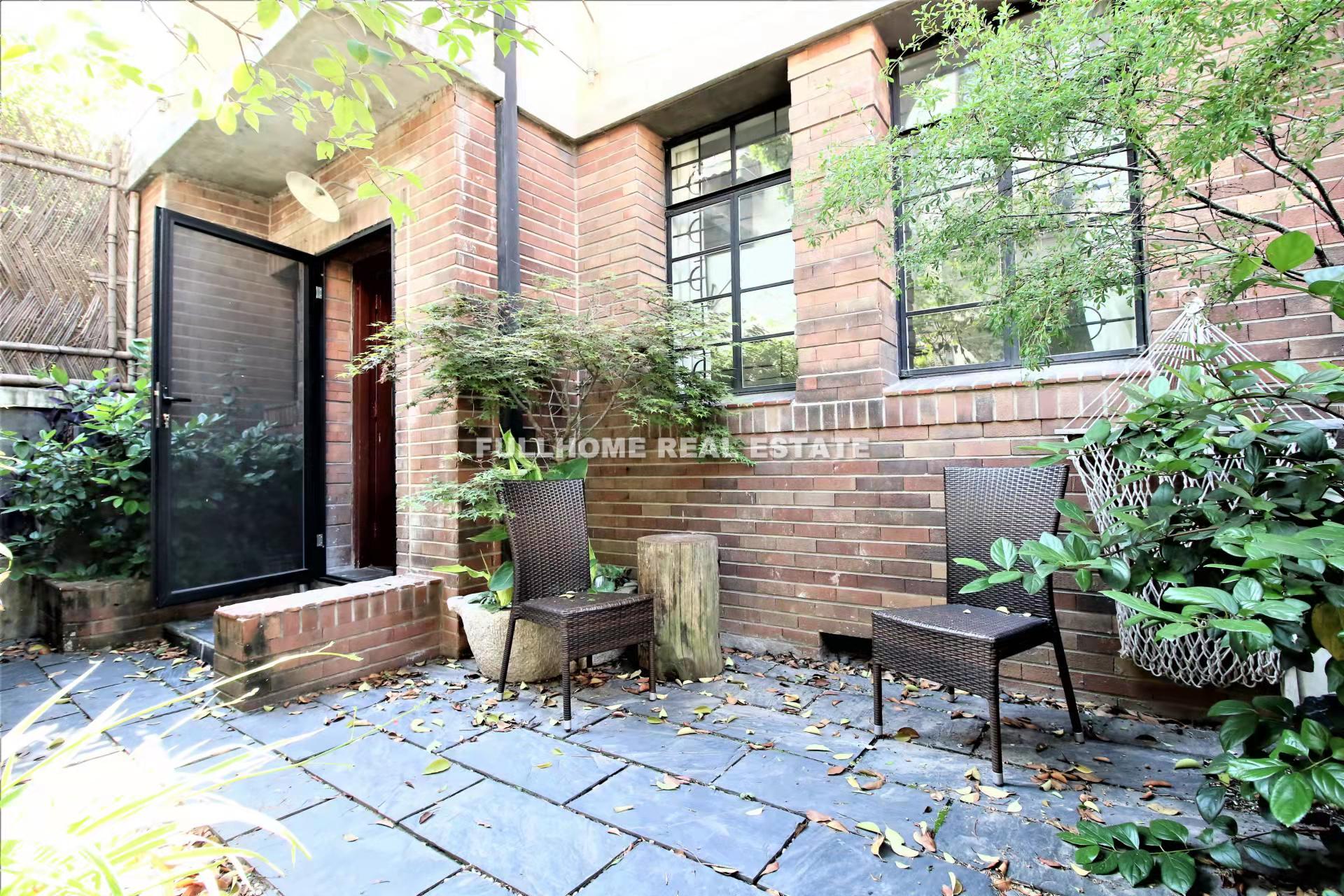 Similar property: Yuhua Apartment, 4 bedrooms, 220 sqm in Shanghai