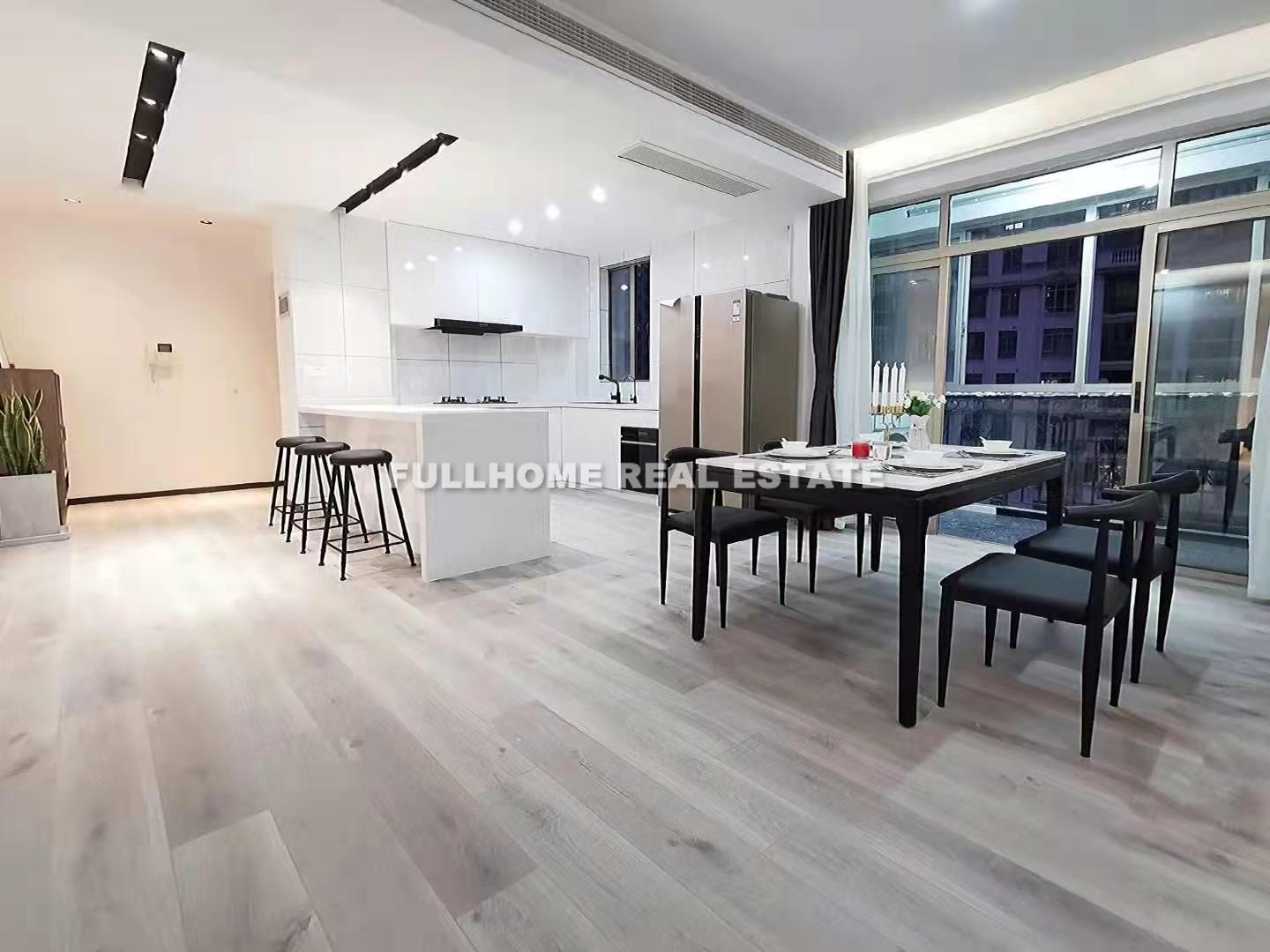 Louis Triumph Palace - 3 bedroom apartment in Shanghai, Zhongshan Park, Downtown