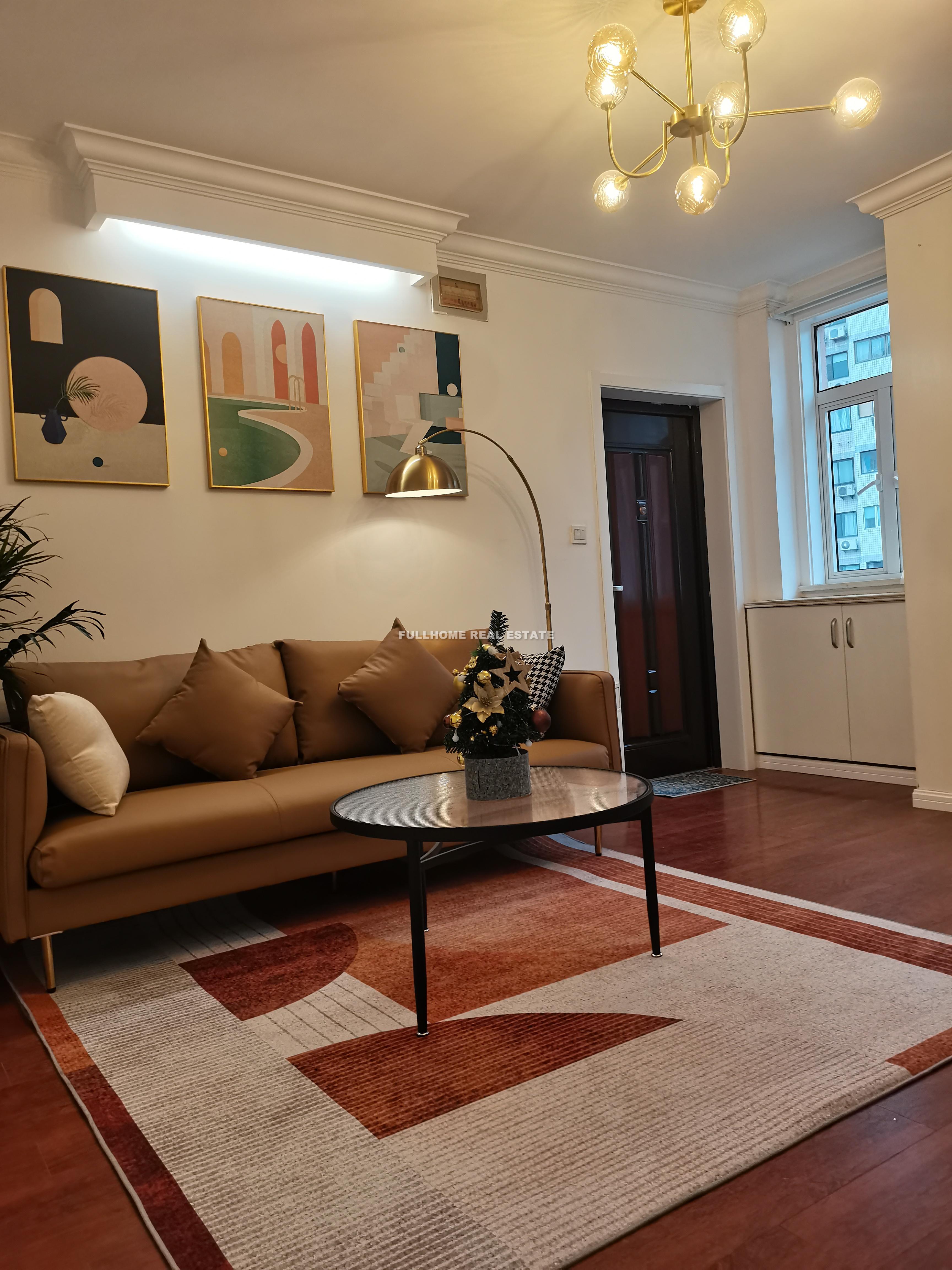 Same compound: Lilac Building, 2 bedrooms in Shanghai