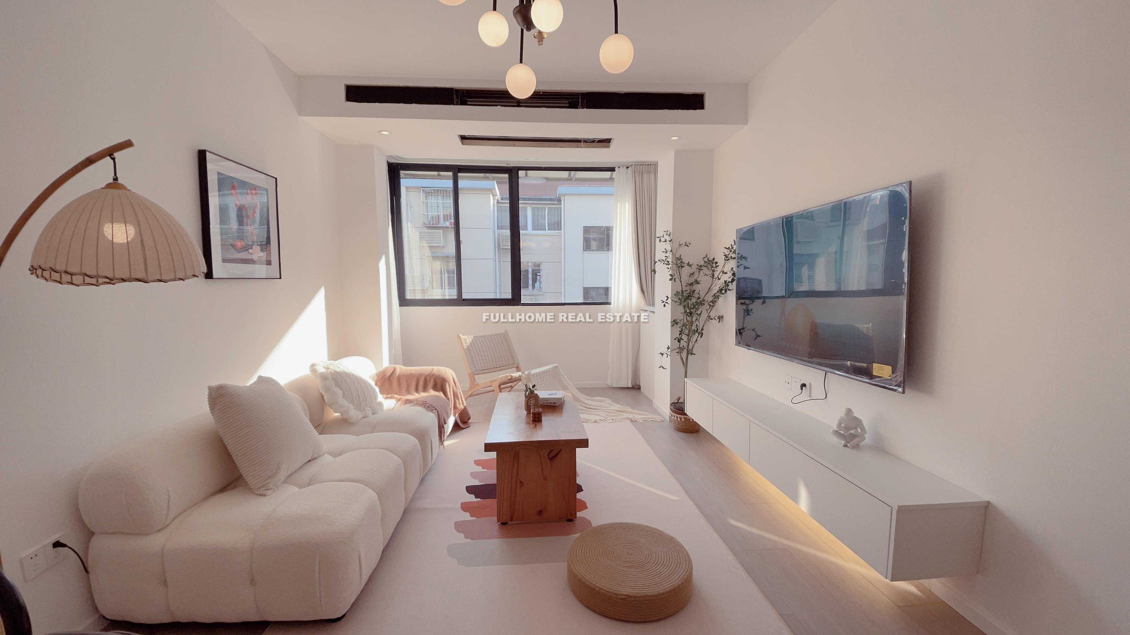 Same compound: Lane 1-500 Xuanhua Road Old House, 1 bedrooms in Shanghai
