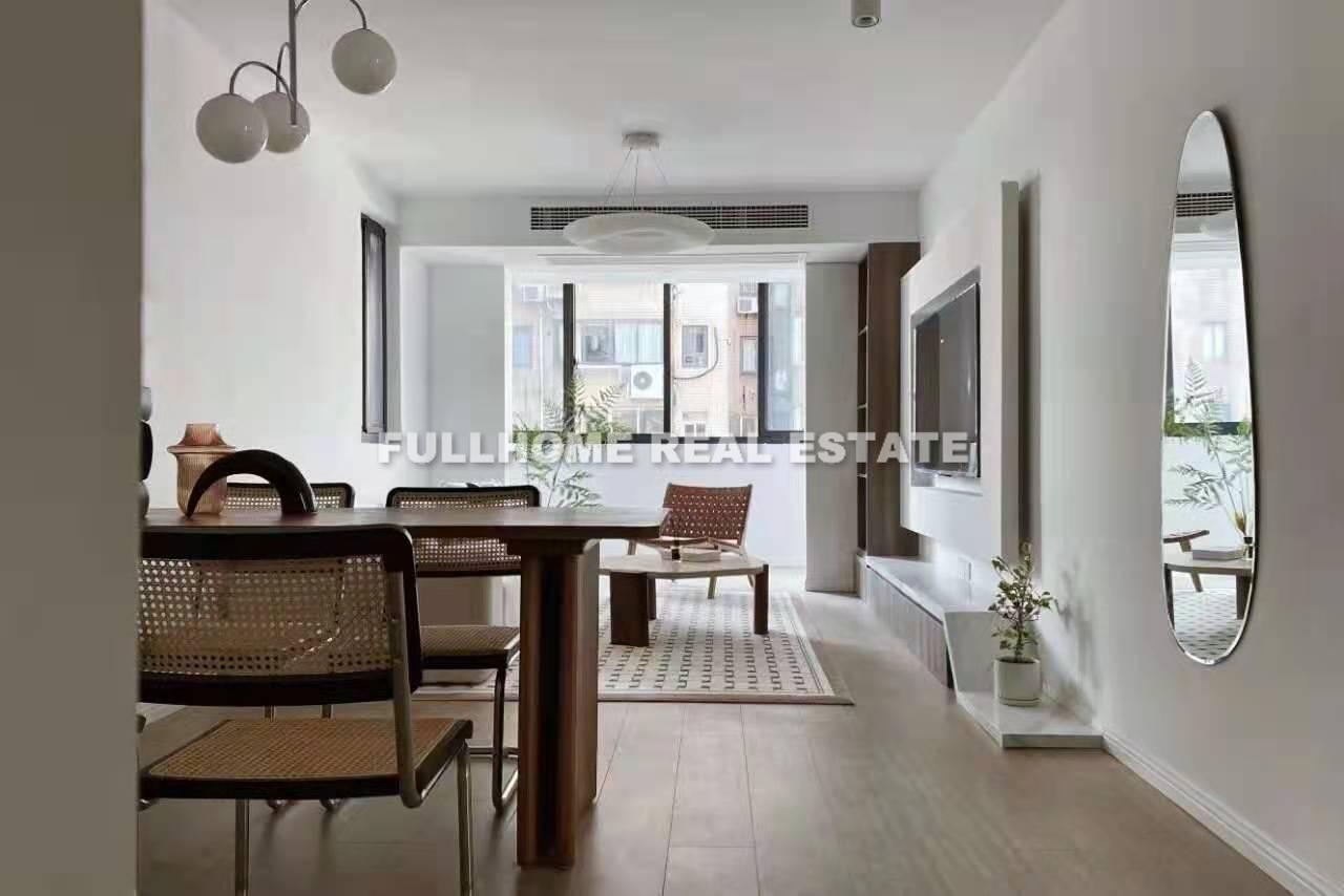 Same compound: Fangxiu Apartment, 2 bedrooms in Shanghai