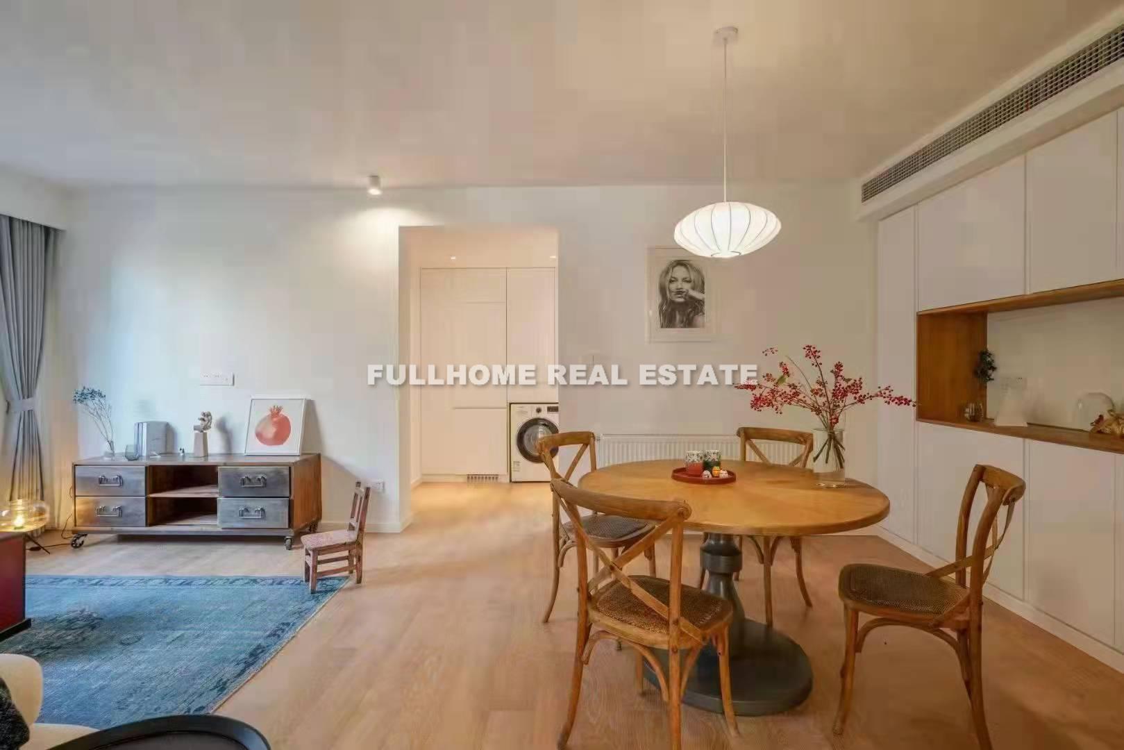 Same compound: XinHua MingMen, 3 bedrooms in Shanghai