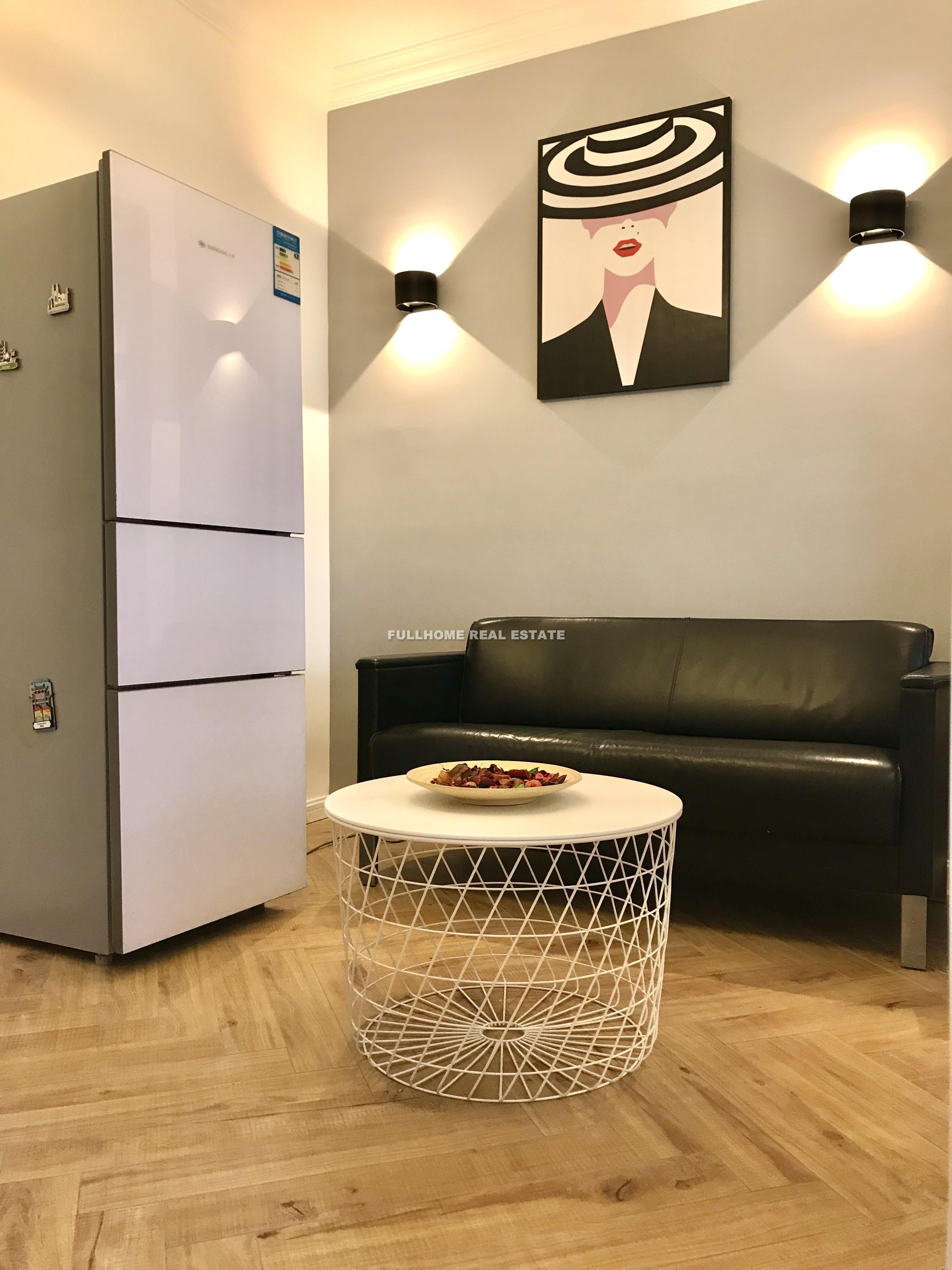 Same compound: Fan Yu Apartment, 2 bedrooms in Shanghai